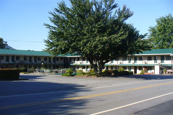 Motel - Stay at our scenic motel or RV campground in Bryson City, North Carolina, for your next vacation spot.