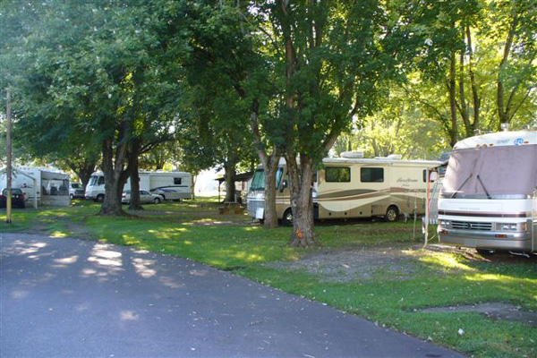 RV Campground - Stay at our scenic motel or RV campground in Bryson City, North Carolina, for your next vacation spot.